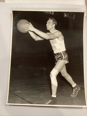 1936 Wayne Scott Guard University Of Oregon Basketball Press Photo  - Image 1 of 4
