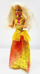 Mattel Barbie Puppe blonde Haare blaue Augen gelbes Kleid Ohrringe/Halskette 12" groß - Bild 1 von 12