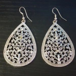 Elegant Silver Filigree Teardrop Earrings - Picture 1 of 3