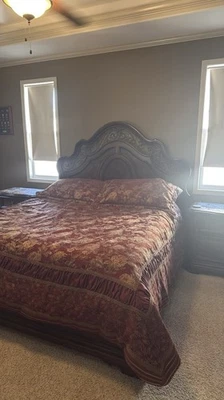 Juego de cama completo Queen Pulaski / Thomasville madera, tapas de mármol Foto 1 de 4