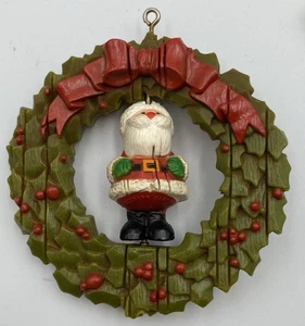 1976 HALLMARK TREE TRIMMER TWIRL ABOUT SANTA CLAUS CHRISTMAS ORNAMENT WREATH - Picture 1 of 5