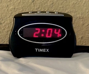 Timex T101B Extra-Loud Black Alarm Clock - Picture 1 of 6