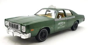 Greenlight scala 1/18 19110 - 1976 Taxi Plymouth Fury Beverly Hills - Verde - Foto 1 di 5