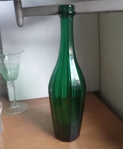 1860s EMERALD GREEN CUT GLASS 12 SIDED LIQUOR DECANTER BOTTLE GROUND PONTIL - Picture 1 of 8
