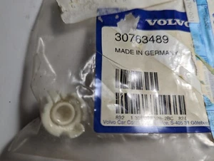 OEM Volvo 30763489 Headlight Bulb Cap - Picture 1 of 3