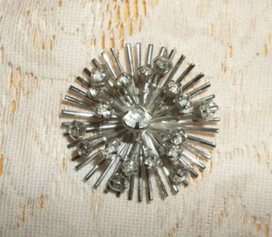 BROOCH / PIN 3 DIMENSIONAL RHINESTONES WITH SILVER SETTING VINTAGE - Picture 1 of 2