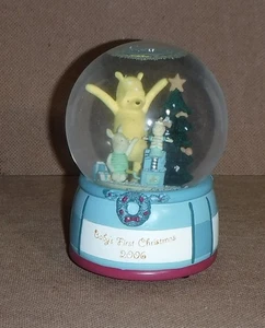 Disney Winnie Puuh Ferkel Babys 1. Weihnachten 2006 musikalische Schneekugel - Bild 1 von 4