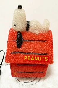 Snoopy Dog House Peanuts 2004 Decorative Lamp Night Light Popcorn Raised Resin - Picture 1 of 3