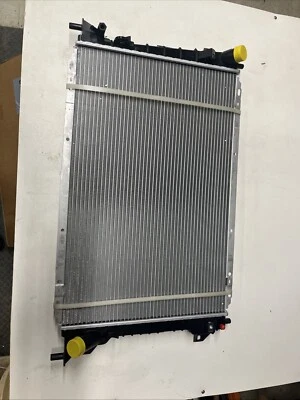 2157 New Radiator Fit For 1998-2002 Ford Crown Victoria 4.6L V8 1999 2000 2001 - Image 1 of 4