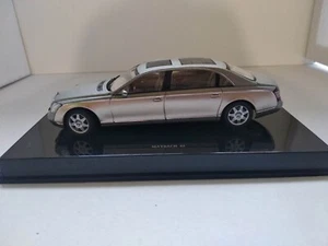 MAYBACH 62 GOLD-GREY AUTOART SCALA 1:43 SCATOLA ORIGINALE BRANDIZZATA - Foto 1 di 8