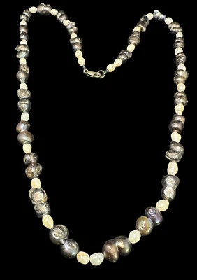 Colar de pérolas naturais roxo e branco meia-noite fecho de prata esterlina vintage - Imagem 1 de 4