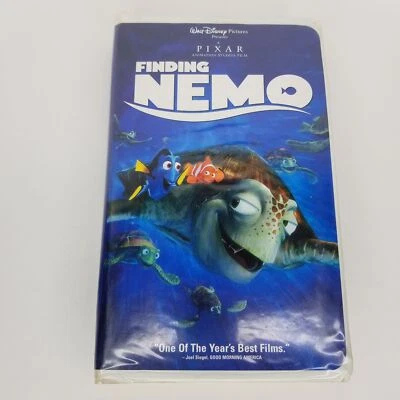 Disney Pixar Finding Nemo VHS Clamshell Animated Movie - Imagem 1 de 4