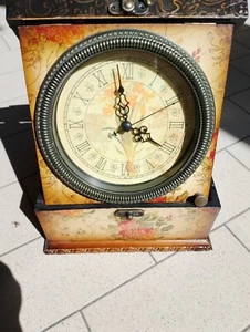 2 orologi a scrigno da tavolo in legno e plastica - Foto 1 di 5