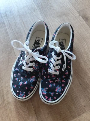 Vans Ditsy Floral Canvas Trainer Shoes - Size UK 5 - Image 1 of 4