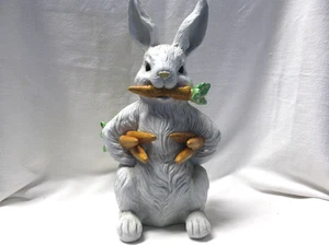 Statua Coniglio Con Carote Alta 13" di Toscano - Foto 1 di 6