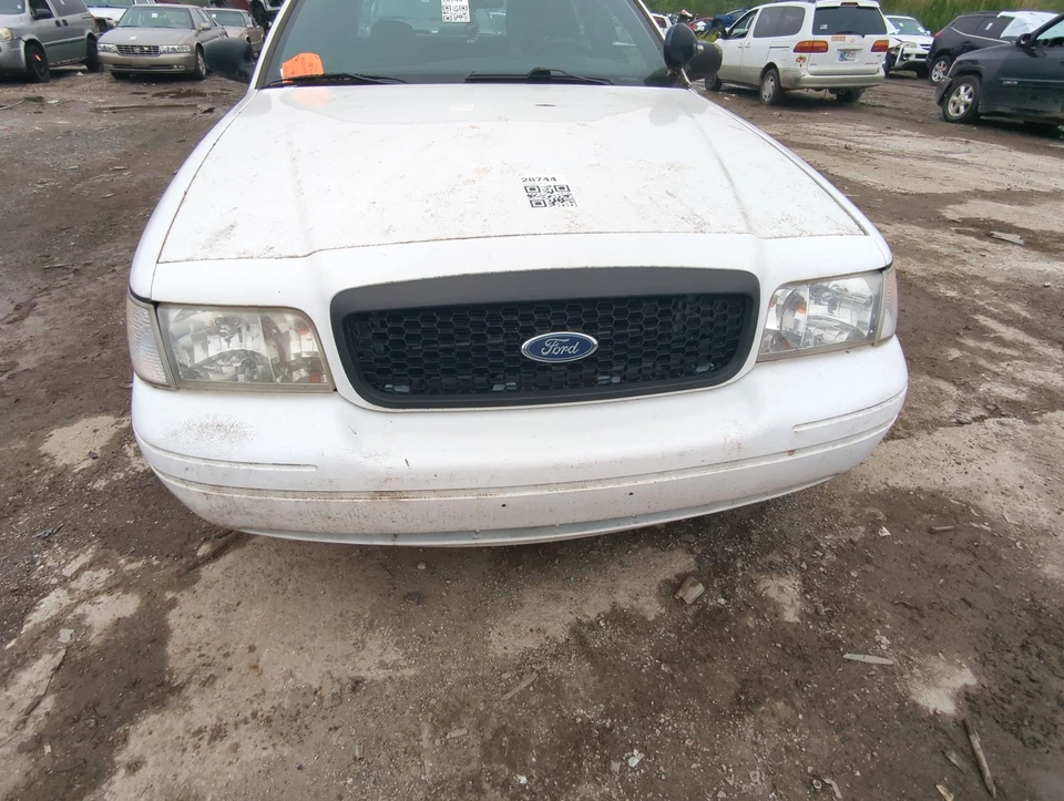 1999-2011 Ford Crown Victoria para-choque de grade dianteira não incluído ER6KT - Imagem 1 de 1