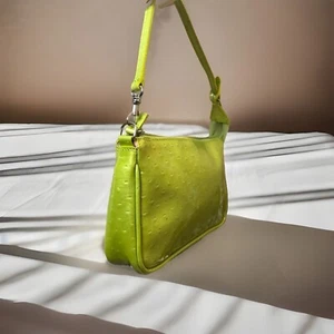 $74 NWT Lord&Taylor Girl Zip Purse ITALY Genuine Leather Lime Green Faux Ostrich - Picture 1 of 8