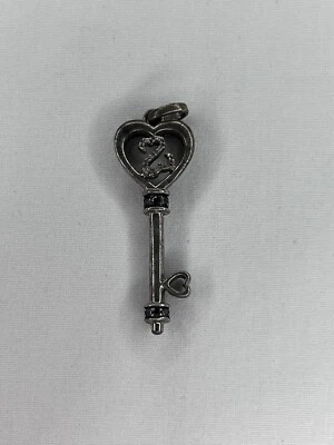 Jane Seymour 925 Silver Black & White Diamond Key Pendant Open Hearts Signed - Image 1 of 3