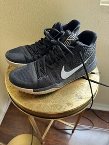 Nike Men’s Basketball Shoes 10.5 - Picture 1 of 9