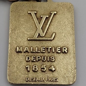 Louis Vuitton Keyring Vintage Gold Louis Vuitton from Japan - Picture 1 of 10