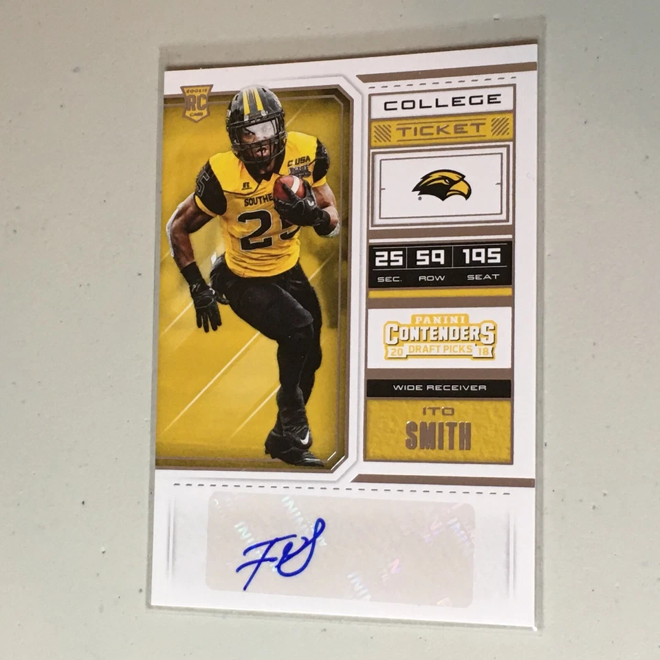F54748  2018 Panini Contenders Draft Picks #291 Ito Smith AUTO RC  - Image 1 of 1