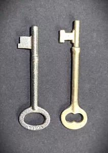 Taylor Steel Key #528 & Brass Skeleton Key Vintage - Picture 1 of 6