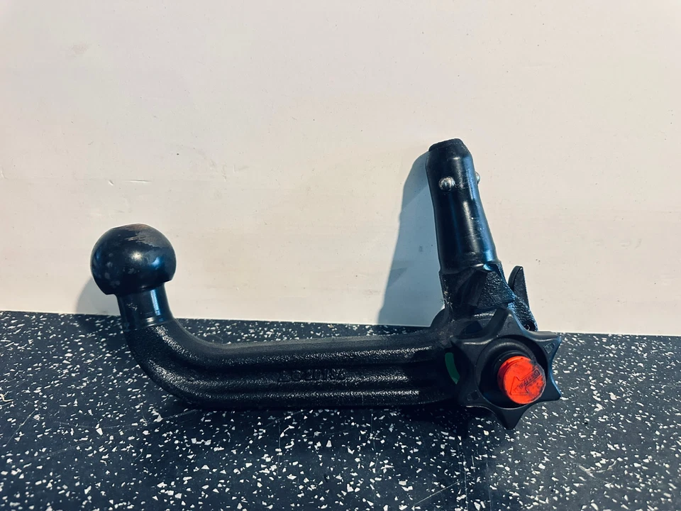 Bola de remolque desmontable cuello de cisne Volvo XC70 / V70 Westfalia 307 296 ~ 2008-2016 Foto 1 de 1