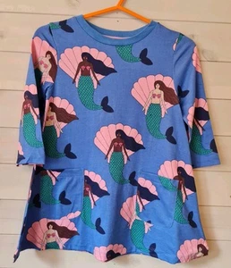 Mini Boden Girls BLUE Marmaid Printed Dress Age 5-6 YEARS BRAND NEW SAMPLE G1 - Picture 1 of 3