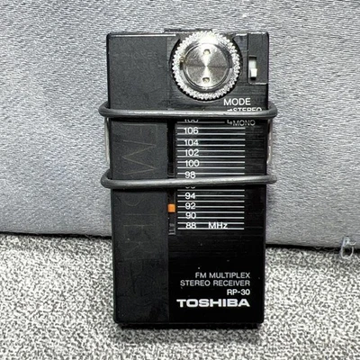 Vintage Toshiba RP-30 Super Mini FM Stereo Receiver Radio Japan RP-2046 TEILE - Bild 1 von 4