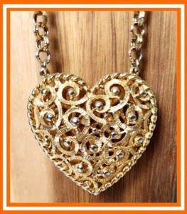 Vintage goldfarbene 3D Herz Halskette 31" lange Kette und kleine Perlen. Prunkstück. - Bild 1 von 4