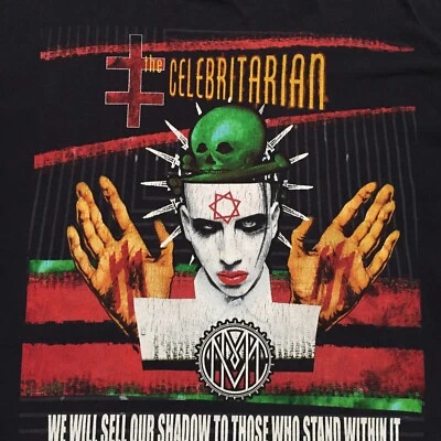 Camiseta Marilyn Manson The CELEBRITARIAN XL Vintage Etiqueta Gigante Agujeros Envejecidos Foto 1 de 4