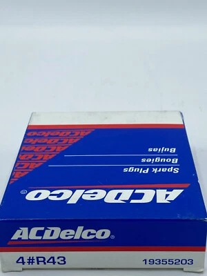 JUEGO DE 4 BUJÍAS AC Delco R43TS Foto 1 de 2