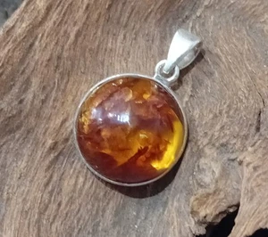 Beautiful Sterling Silver Amber Pendant (22) - Picture 1 of 2