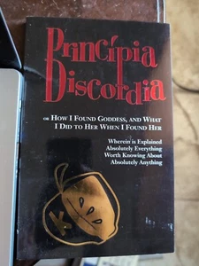 PRINCIPIA DISCORDIA BY STEVE JACKSON GAMES 1994 PAPERBACK BOOK - Imagen 1 de 2