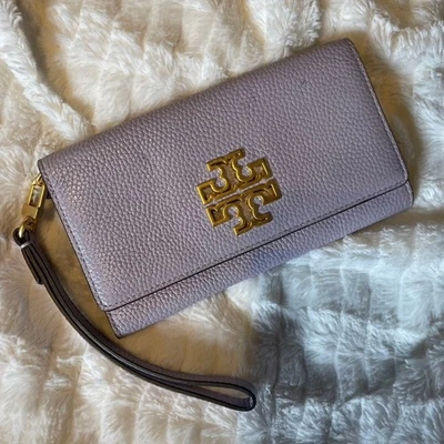 Cartera Smartphone TORY BURCH “Britten” Púrpura Lavanda Cuero Tarjetas Solapa A Presión Foto 1 de 4