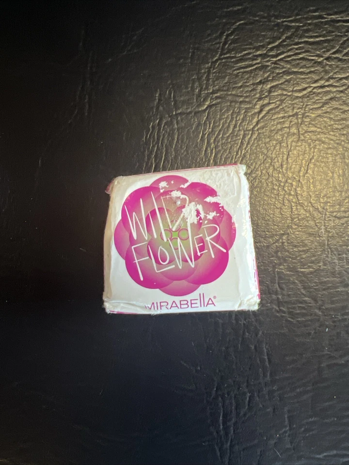 MIRABELLA WILDFLOWER GLORY RUBOR DESCARADO 0,11 OZ RUBOR CON UN GIRO PARA LLEVAR Foto 1 de 3