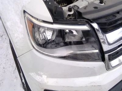 Правая фара в сборе 2017 Chevrolet Colorado от оригинального производителя неоригинальная поцарапанная - Изображение 1 из 4