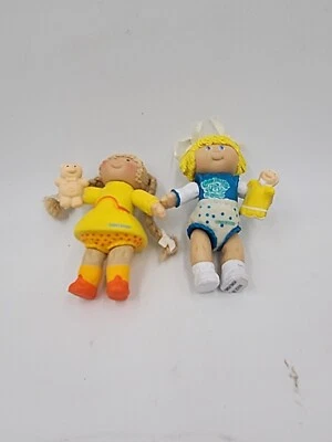 2 MUÑECAS DE JUGUETE PVC POSABLES VINTAGE 1984 BABY REPOLLO PARCHE NIÑOS 2 NIÑAS Foto 1 de 4