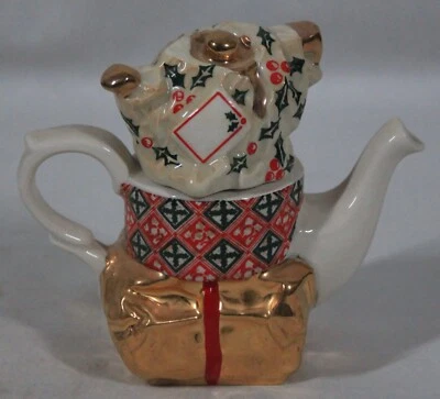 RARE! VINTAGE CARDEW CHRISTMAS PARCELS MINI 1 CUP TEAPOT 4 1/4" TALL NEW - Image 1 of 4