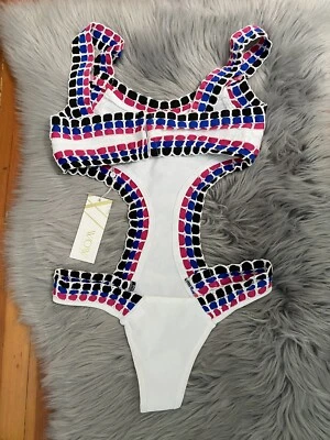 NUEVO CON ETIQUETAS WOW COUTURE Celestia Vendaje Traje de Baño Monokini Blanco Multicolor Crochet Pequeño Foto 1 de 4