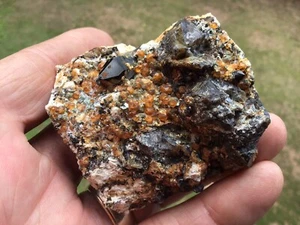 Muestra de granate de cuarzo ahumado brillante y espesatita - Imagen 1 de 11
