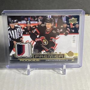 2022-23 UD Premier Jake Sanderson Imagery Rookie Gold /75 Senators PDJR-JS - Bild 1 von 2