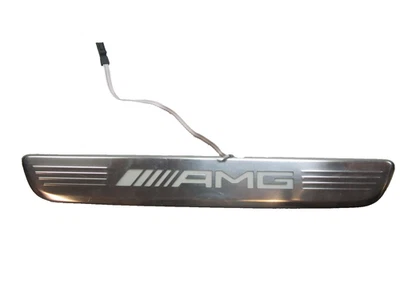 dd50903 Mercedes AMG GT 43 53 63 2020 2024 PLACA UMBRAL PUERTA DELANTERA DERECHA RASGUÑO Foto 1 de 4