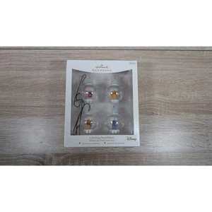 Hallmark Keepsake 2007 "Catching Snowflakes" Colección Winnie the Pooh - Imagen 1 de 2