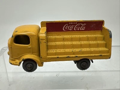 LESNEY Matchbox No. 37 KARRIER BANTAM 2-TON COCA-COLA Truck Even Load Black Base - Image 1 of 4