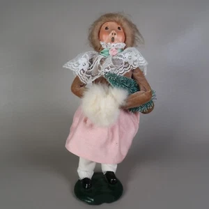 Vintage Byers Choice Christmas Caroler Girl Woman Tree Muff Pink 1986 - No Label - Picture 1 of 11