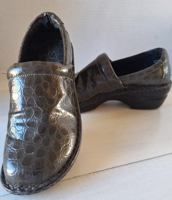 Zapatos zueco de enfermera Born BOC talla 11 verde/gris imitación piel de serpiente tacón de cuña cómodos Foto 1 de 4