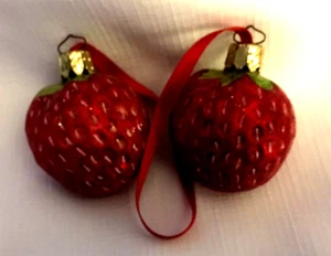 Set of 2 Christborn Blown Glass Frosted Sugared Coated Strawberries Christmas Or - Picture 1 of 3