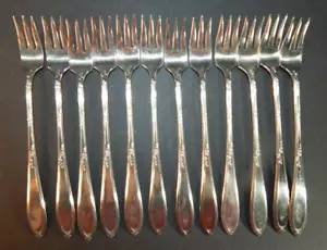 1919 New England Rosemary Stratford Versilbertes Besteck Cocktail Gabeln 12-teilig - Bild 1 von 5