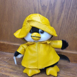 Pinguino peluche The Heritage Collection Ganz con impermeabile e cappello - Foto 1 di 5